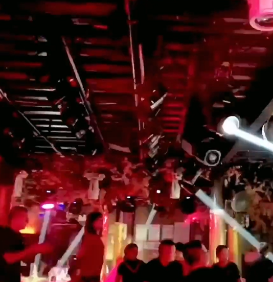 寂寞空姐酒吧的勾引